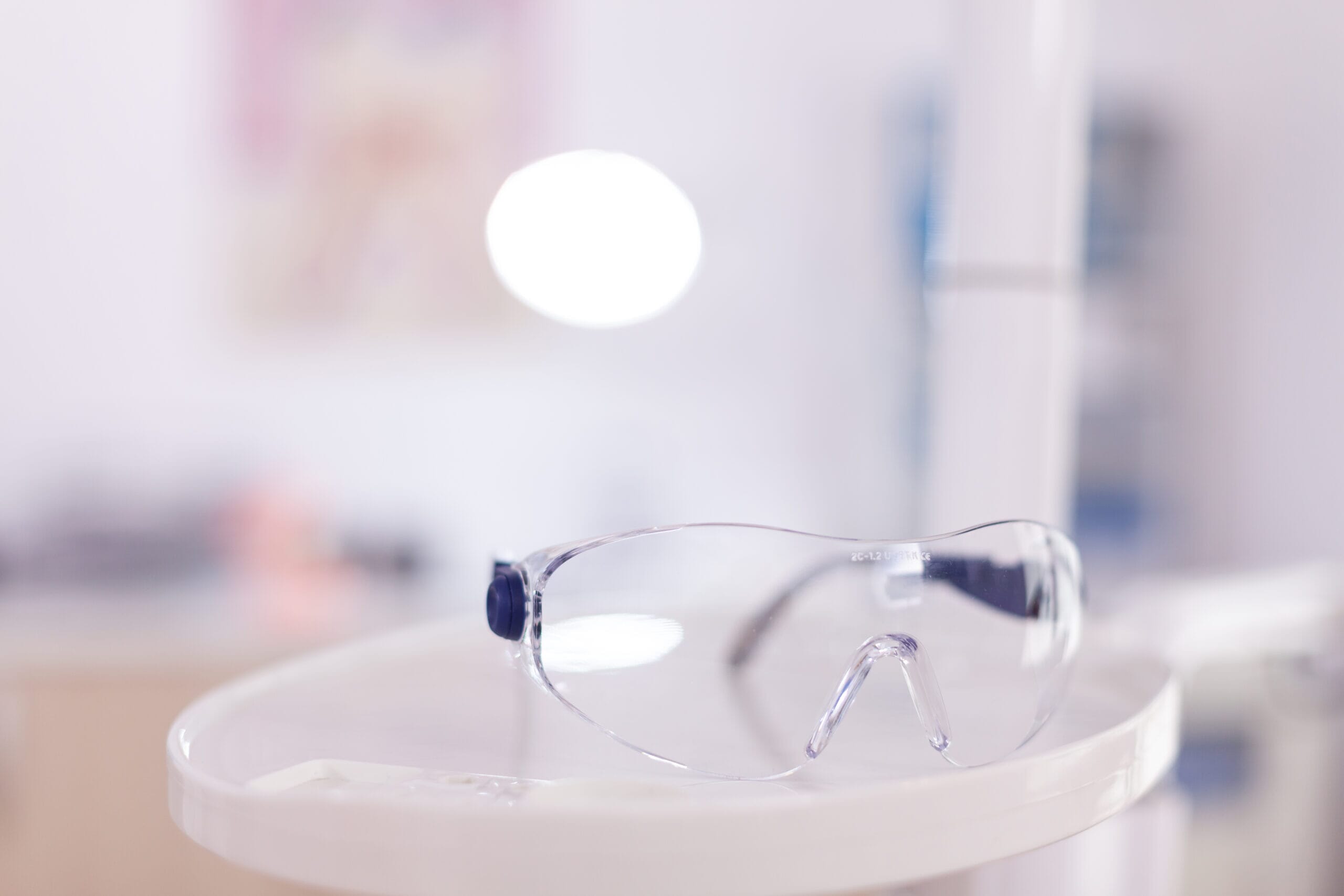 polycarbonate safety goggles scaled - Incisione laser del policarbonato